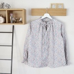 【期間限定SALE♡11/13まで】リバティ＊フリルネックブラウス（9号)