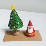 クリスマスツリーとサンタクロース