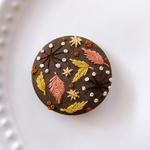 刺繍くるみボタン（ヘアゴム/ブローチ）