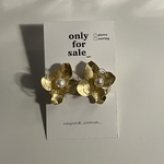 クリアとマットゴールドのお花　ピアス/イヤリング