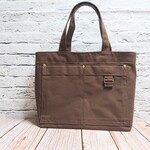 ブラウンのトートバッグ
