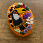 手刺繍ブローチ-*オニオオハシと幻想の楽園に咲く花と果実*-オーバル形