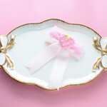 ピンクの苺マカロンのヘアクリップ