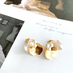 揺れない花びらピアス   イヤリング チタン 樹脂 貼るピアス