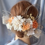 【🧡ラスト1点のみ🧡】オレンジ✖️刺繍リボンの髪飾り　成人式　成人式前撮り　結婚式　髪飾り　ヘッドピース　白無垢　色打掛　卒業式　袴　アメリカンフラワー　成人式髪型　緑のお着物に💚