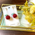 りんごの巻き玉ピアス