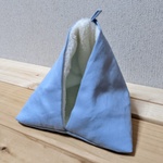 ☆ｋ様オーダー品☆モモンガポーチ(三角型1匹用)　無地水色×フランネルファー　カラビナなし