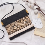 刺繍リボン×フリル♪　スマホポーチ  スマホショルダー　　スマホポシェット　サコッシュ
