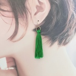 （受注製作）緑のシルク糸タッセル　ピアス・イヤリング
