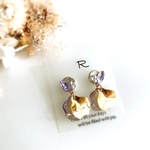 パープル系)揺れる花びらピアス  イヤリング チタン 樹脂 貼るピアス