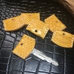 黄色　蛇革　キーカバー