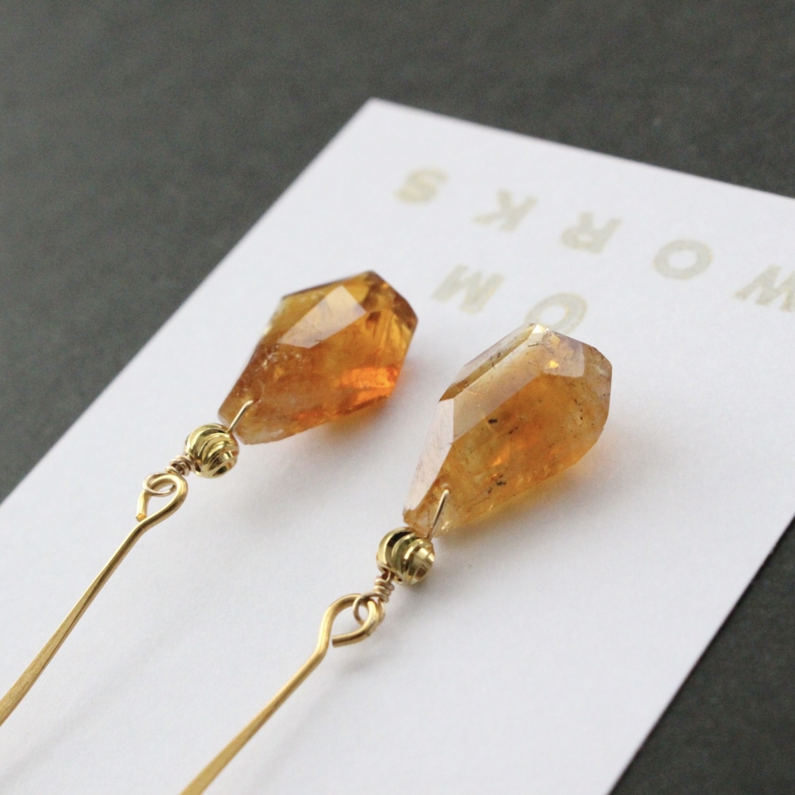 ブランデーシトリンの大粒V字フックピアス - OM-WORKS | minne byGMO 