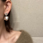 ナチュラル　ペタル　オイスターバロック　ピアス　イヤリング