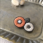 drops flower〜花の刺繍ブローチ