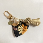 インド刺繍　リボンタッセル　キーホルダー　キーチャーム　バッグチャーム　タッセル　コットンパール　イエロー