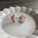 刺繍イヤリング　カラフルなおはな
