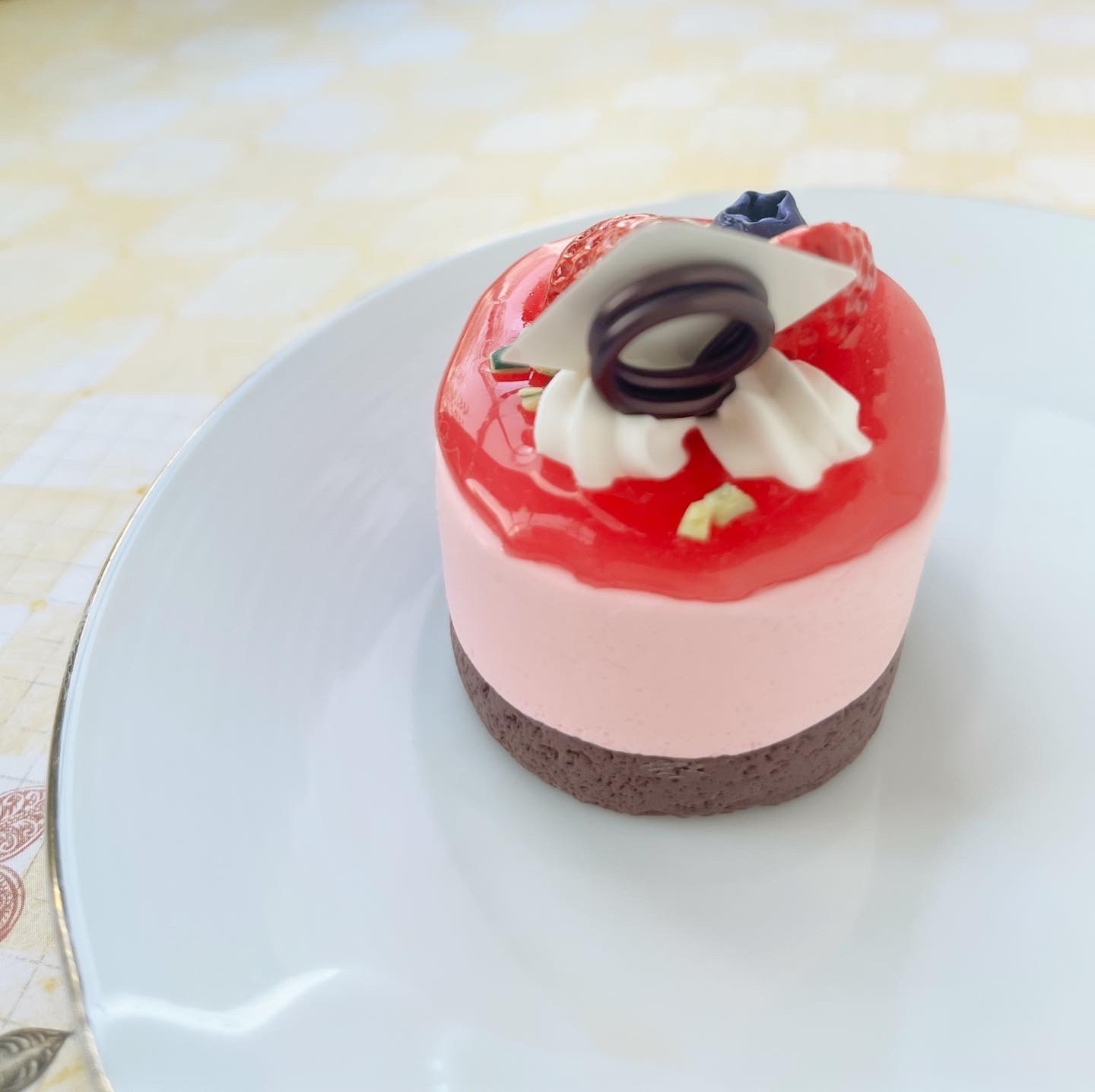 専用　フェイクスイーツ いちごムースケーキ いちごのムースケーキ(楕円) - Love Leaf | minne byGMOペパボ 国内