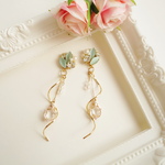 【再販】Wave &  Drop ～Blue bijou～ イヤリング/ピアス/ビジュー/ウェーブ/ひねり/雫/ドロップ/揺れる