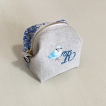 mochin様オーダー品☆ブルーインコの手刺繍のキャラメルポーチ