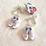 《再販9》スポーツシューズ✴︎スニーカー（赤ライン）【イヤリングorピアス】