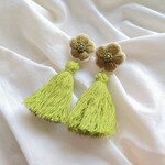 お花のタッセルピアス