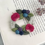 ［受注制作］りんごのリース＊刺繍ブローチ