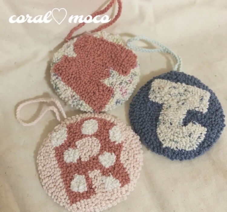 ❁オーダー承ります❁ 手刺繍 お名前 イニシャル刺繍 キーホルダー