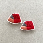 red×gray刺繍ピアス
