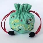 手刺繍丸底巾着ポーチ「ドラゴン」