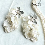  【No.266】シルバーフラワーと贅沢花びら　ピアスorイヤリング