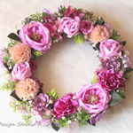 ローズピンクの薔薇とカーネーションの「母の日」リース（ギフト可）