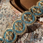 [濃ゆいグリーン] インド刺繍リボン　花　インド刺繍　スパンコール　刺繍リボン　リボン　りぼん　※10月8日よりゆうパケットにて発送となります。