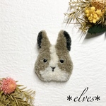 刺繍ブローチ　もこもこウサギ