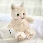 ねこちゃんぬいぐるみ🐱《オフホワイト＆グリーン》