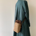受注製作＊欲張りなスマホポシェット〈秋冬シンプル〉／グレージュ　ペットボトルOK！（巾着ポシェット・巾着ショルダー・帆布）