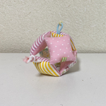 優しい布ボール★タグ★紐付き★赤ちゃんおもちゃ★オーボール
