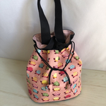 【SALE】丸底巾着バッグ 和柄　亀柄　ピンク 裏地付き 持ち手付き　亀柄バッグ