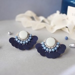 ビーズ刺繍𓍯blueスパンコール扇ピアス