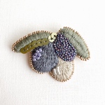 オリーブの刺繍ブローチ
