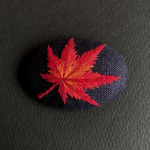 もみじの手刺繍ブローチ