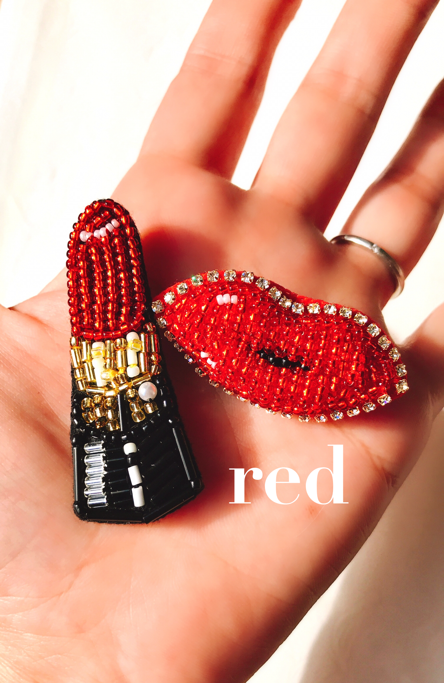 ビーズ刺繍ブローチ ✳︎リップスティックRED✳︎ /大人可愛い 口紅 
