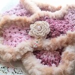 ふわふわファーのマフラー・ピンク&ベージュ＊ブローチ付き・かぎ針編み＊