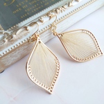 リーフの形のハープピアス♡【ベージュ】