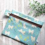 ＜受注生産＞フラットポーチ（白柴さんぽ柄）