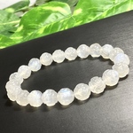 「永遠の愛の象徴」8.5mm＊ブルームーンストーンのマニ車のブレスレット❣️❣️