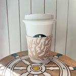 カップスリーブ　コーヒースリーブ　コーラル柄　ベージュ／ブラウン