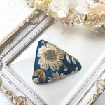 【グリーン】インド刺繍リボンのパッチンピン