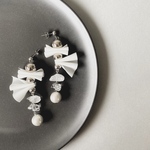 【SALE】マットPVC × クォーツ × 大ぶりピアス［ サージカルステンレスポスト使用 / イヤリング対応 ］