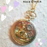 エッグハントうさぎの小さな懐中時計