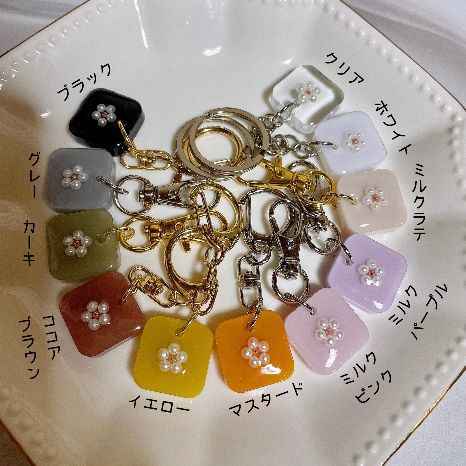 パールフラワースクエア型レジンキーホルダー＊名入れ可能＊傘マーカー